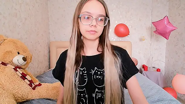 LolliStrawberry online show from March 14, 2026, 2:17 am