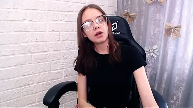 LolliStrawberry online show from March 29, 2026, 1:38 am