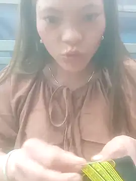 jjennyyy online show from February 14, 2026, 8:22 am