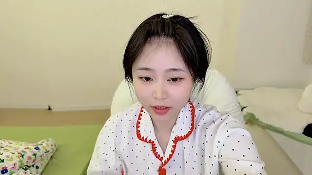 Snapshot of Onefiona chatting on April 7, 2026, 12:49 pm Onefiona online show from April 7, 2026, 12:49 pm