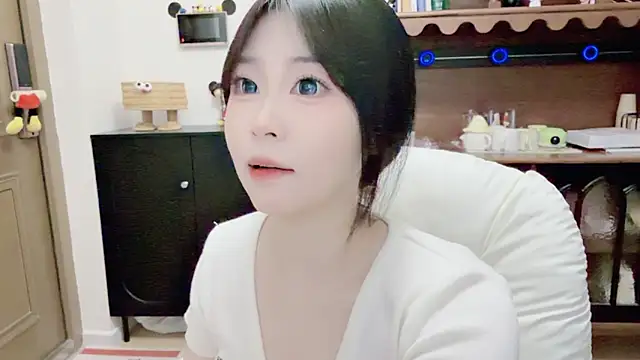 Snapshot of Onefiona chatting on June 18, 2026, 11:58 am Onefiona online show from June 18, 2026, 11:58 am