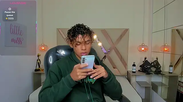 Anyelo Twink online show from April 17, 2026, 4:59 am