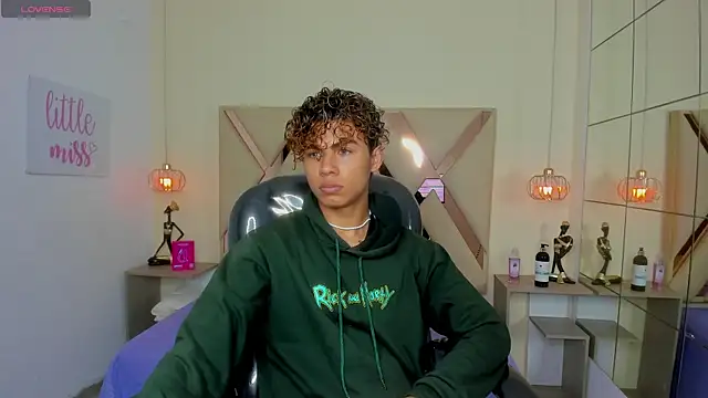 Snapshot of Anyelo_Twink chatting on June 4, 2026, 8:15 pm Anyelo Twink online show from June 4, 2026, 8:15 pm