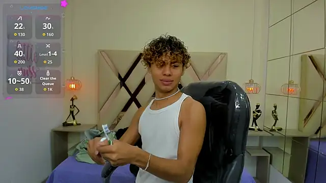 Snapshot of Anyelo_Twink chatting on June 6, 2026, 3:33 am Anyelo Twink online show from June 6, 2026, 3:33 am