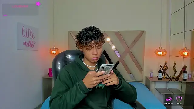 Snapshot of Anyelo_Twink chatting on June 24, 2026, 4:11 am Anyelo Twink online show from June 24, 2026, 4:11 am