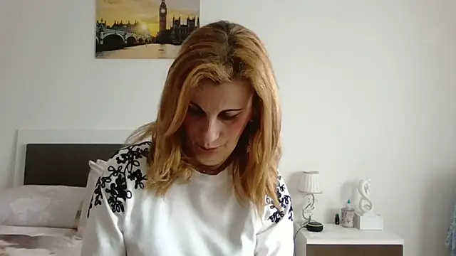 Snapshot of Clara1986 chatting on April 30, 2026, 10:10 am Clara1986 online show from April 30, 2026, 10:10 am
