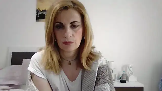 Snapshot of Clara1986 chatting on May 9, 2026, 1:16 pm Clara1986 online show from May 9, 2026, 1:16 pm