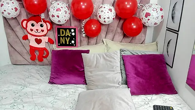 Snapshot of danibellucii_ chatting on February 14, 2026, 12:24 pm danibellucii online show from February 14, 2026, 12:24 pm