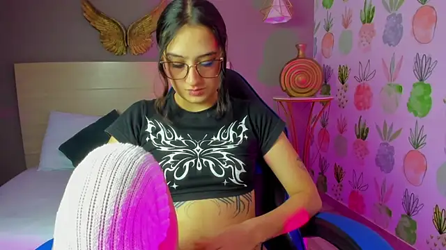 emma hiltonn  online show from March 11, 2026, 2:28 am