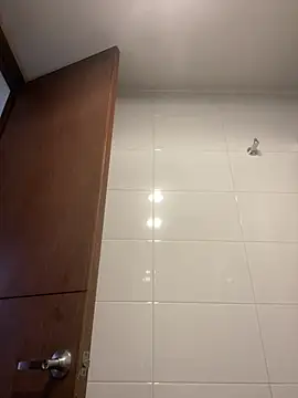 Snapshot of UrbanHeatXx chatting on January 14, 2026, 9:42 pm UrbanHeatXx online show from January 14, 2026, 9:42 pm