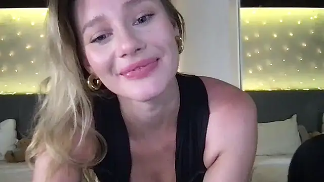 Snapshot of Stella_muse chatting on March 8, 2026, 2:32 pm Stella muse online show from March 8, 2026, 2:32 pm