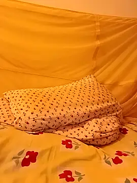 Snapshot of Uzieham22 chatting on March 10, 2026, 4:23 pm Uzieham22 online show from March 10, 2026, 4:23 pm