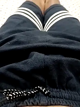 Snapshot of Uzieham22 chatting on April 8, 2026, 6:19 pm Uzieham22 online show from April 8, 2026, 6:19 pm