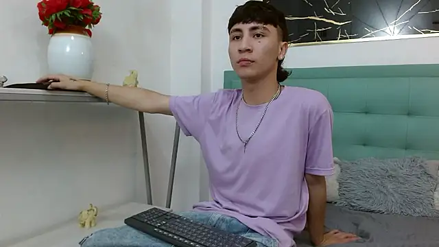 Snapshot of XanderGrey8 chatting on January 12, 2026, 7:41 pm XanderGrey8 online show from January 12, 2026, 7:41 pm