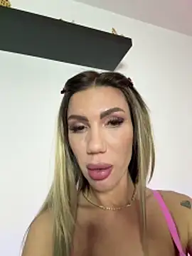 Snapshot of Missolevelvet chatting on February 3, 2026, 10:48 pm Missolevelvet online show from February 3, 2026, 10:48 pm