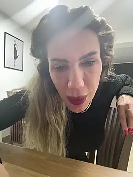 Snapshot of Missolevelvet chatting on February 9, 2026, 10:47 pm Missolevelvet online show from February 9, 2026, 10:47 pm