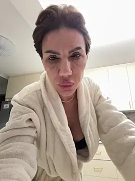 Snapshot of Missolevelvet chatting on February 11, 2026, 1:43 am Missolevelvet online show from February 11, 2026, 1:43 am