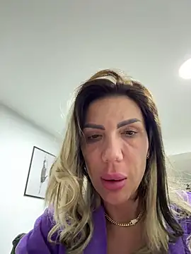 Snapshot of Missolevelvet chatting on February 21, 2026, 10:44 pm Missolevelvet online show from February 21, 2026, 10:44 pm