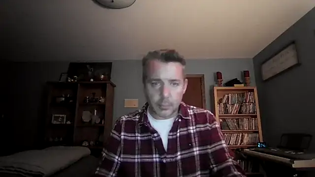 Snapshot of chrisw8140 chatting on January 14, 2026, 12:38 am chrisw8140 online show from January 14, 2026, 12:38 am