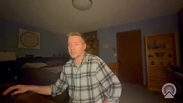chrisw8140 online show from May 15, 2026, 3:46 am