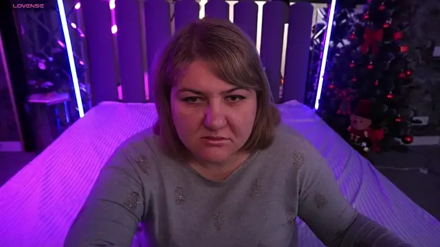 EmmaKanee online show from January 13, 2026, 1:27 pm