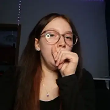 YoungLisaa18 online show from January 13, 2026, 3:06 pm