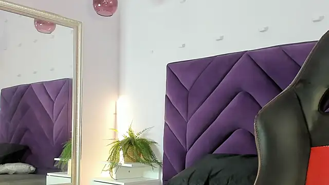 Snapshot of Meeganfoox chatting on January 13, 2026, 4:07 am Meeganfoox online show from January 13, 2026, 4:07 am