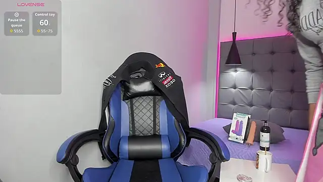 scarletcherry18 online show from March 27, 2026, 3:12 am