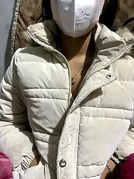 LinLin220 online show from January 13, 2026, 1:22 am