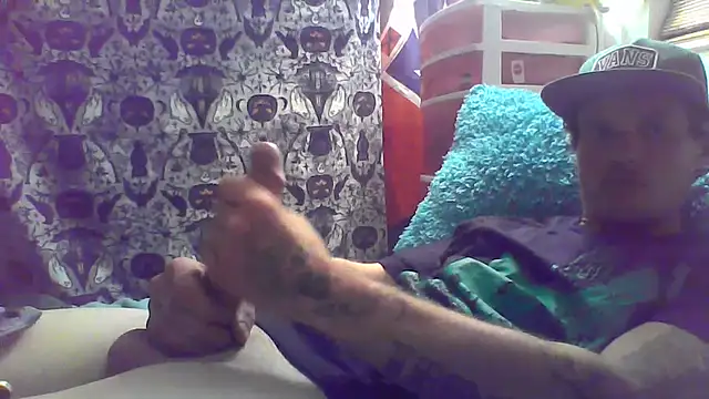 Snapshot of HungandHynotic chatting on February 12, 2026, 8:20 am HungandHynotic online show from February 12, 2026, 8:20 am