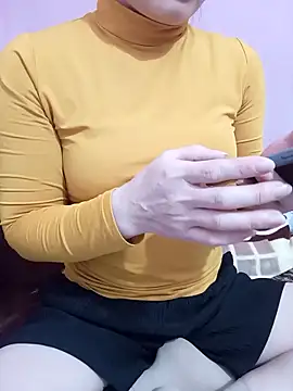 Phoebe-e online show from February 5, 2026, 1:38 pm