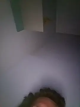 zafiro19xh online show from April 3, 2026, 8:18 pm