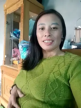 Snapshot of kaia-cam chatting on February 5, 2026, 3:55 am kaia-cam online show from February 5, 2026, 3:55 am