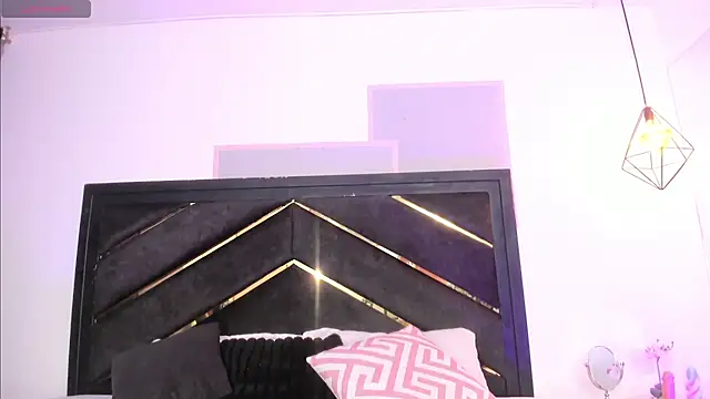 april jones05 online show from April 17, 2026, 11:24 am