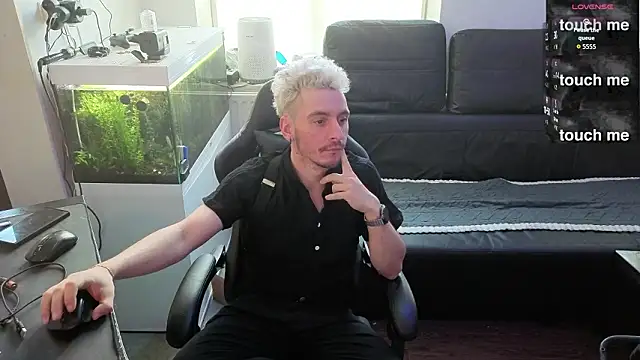 Rayzel White online show from February 3, 2026, 11:15 am