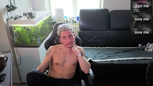 Rayzel White online show from February 9, 2026, 12:31 pm