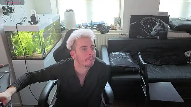 Rayzel White online show from March 19, 2026, 3:38 pm