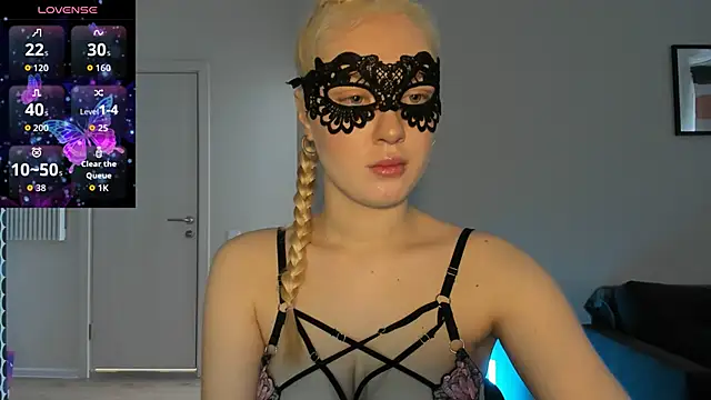 Snapshot of Polly_Skil chatting on May 23, 2026, 11:58 am Polly Skil online show from May 23, 2026, 11:58 am