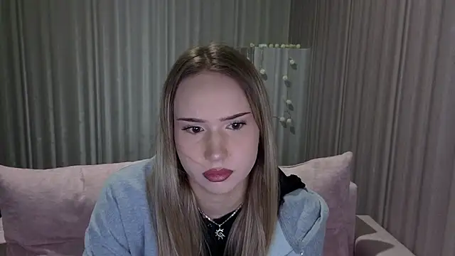 Snapshot of White__a__Black chatting on January 15, 2026, 9:36 am White a Black online show from January 15, 2026, 9:36 am