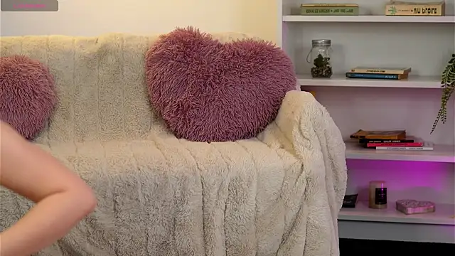 EvaMo0n online show from April 22, 2026, 4:26 am