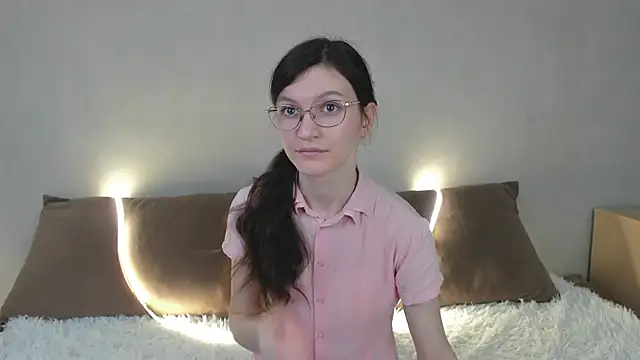 ThoraMarola online show from April 3, 2026, 5:16 am