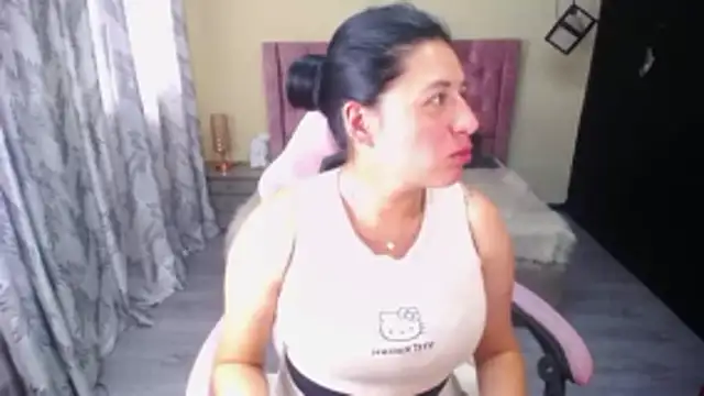 Snapshot of keileen_luna chatting on April 21, 2026, 8:12 pm keileen luna online show from April 21, 2026, 8:12 pm