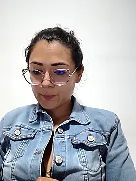 Snapshot of Freyarosse chatting on February 6, 2026, 10:51 am Freyarosse online show from February 6, 2026, 10:51 am