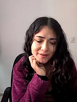 Snapshot of Freyarosse chatting on February 9, 2026, 2:54 pm Freyarosse online show from February 9, 2026, 2:54 pm