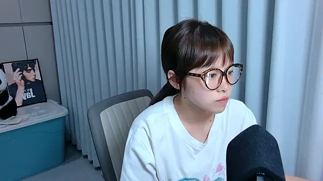 yuki-888 online show from April 18, 2026, 3:16 pm