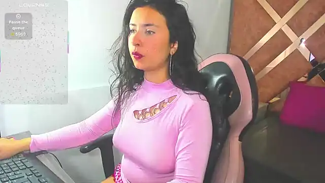 chrisstin foxx online show from January 18, 2026, 4:05 am