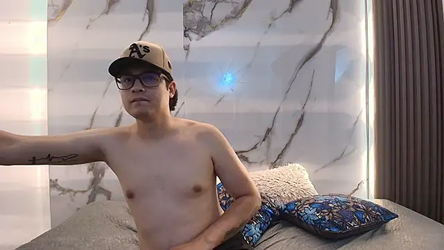 Danner Alaia online show from January 17, 2026, 7:39 pm