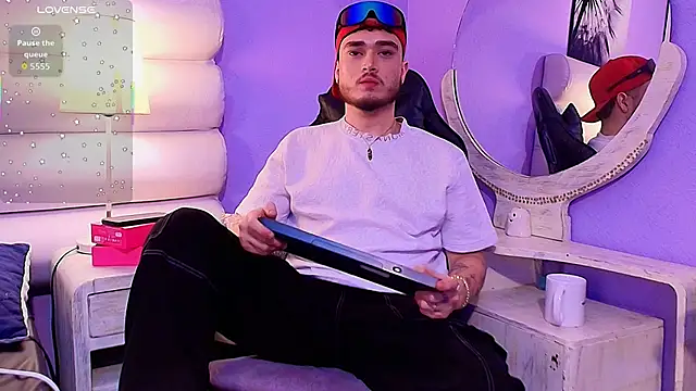 Salvattore Muller online show from February 12, 2026, 8:37 pm