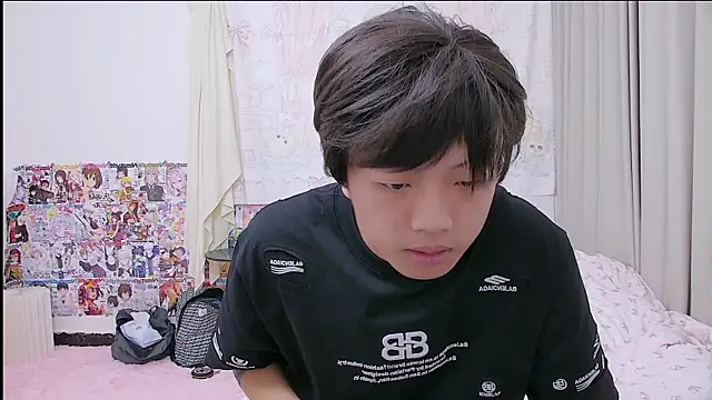 Chocolates-001 online show from April 14, 2026, 12:22 pm