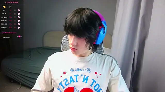 LeonBoykisser online show from March 5, 2026, 4:03 pm